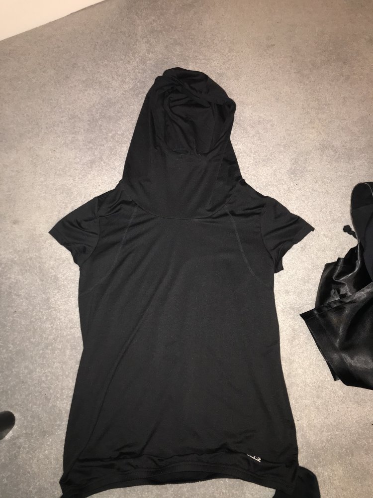 Sport-Shirt Kurzarm mit höherem Kragen und Kapuze von HIS - schwarz - Grösse 38 - nur 1 x getragen