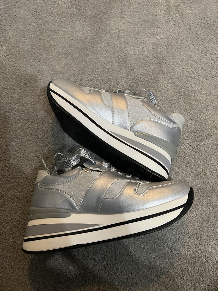 Sneaker/Turnschuhe silber, Größe 37, Plateau – neu und ungetragen