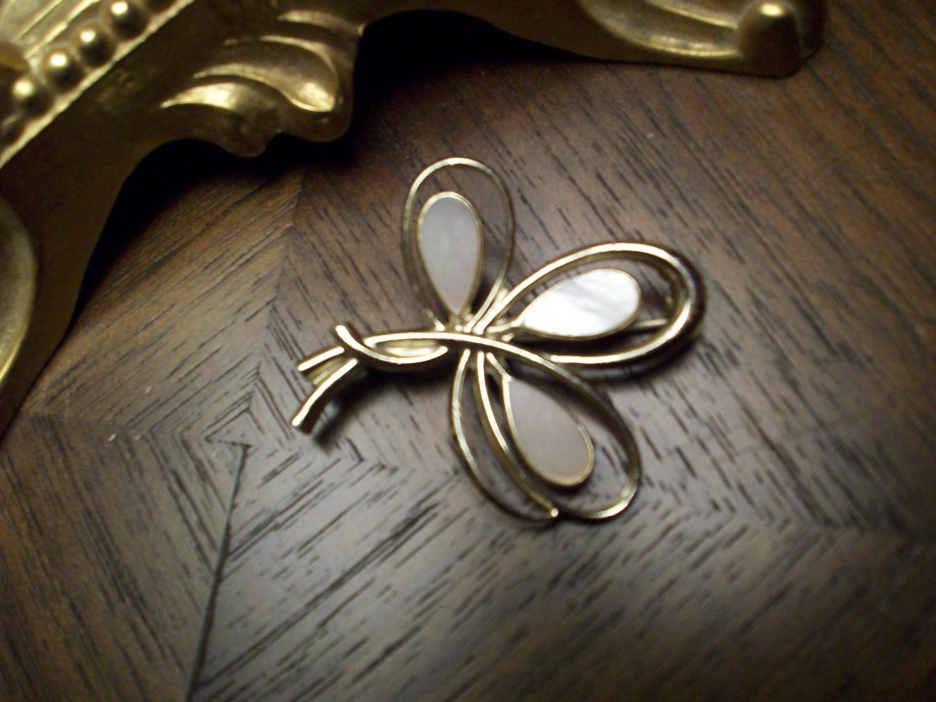 Vintage Brosche mit Perlmuteinlage