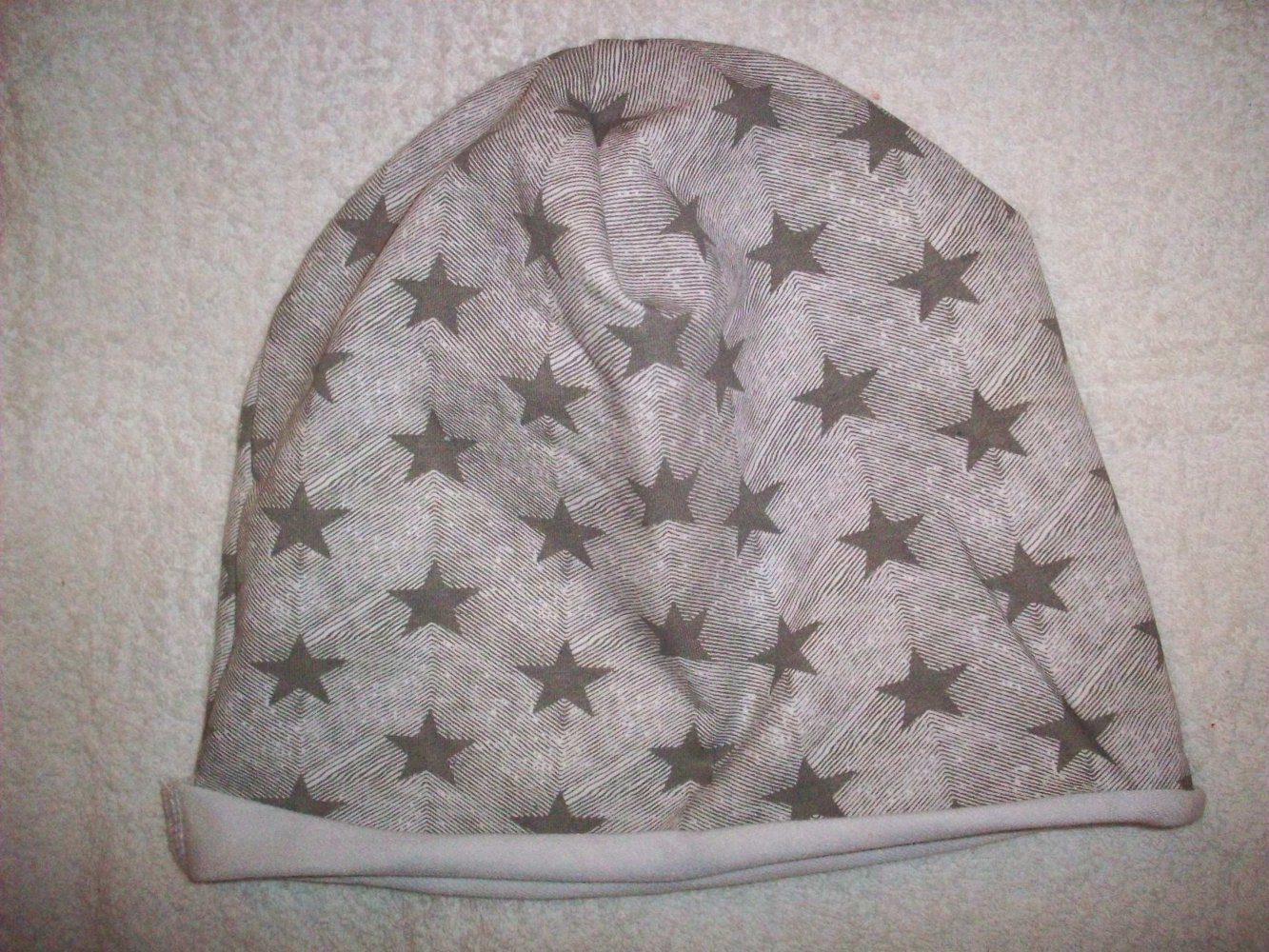 Neuwertiges Beenie mit Stars