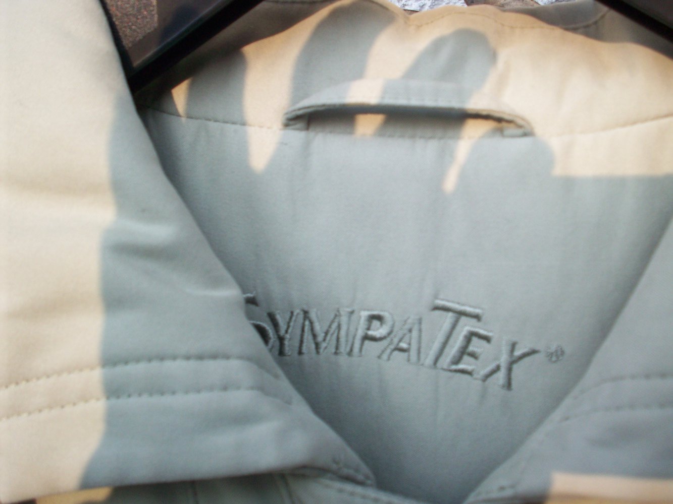 Neuwertige Jacke lindgrün Gr 44/22 kurz Goldener Schnitt