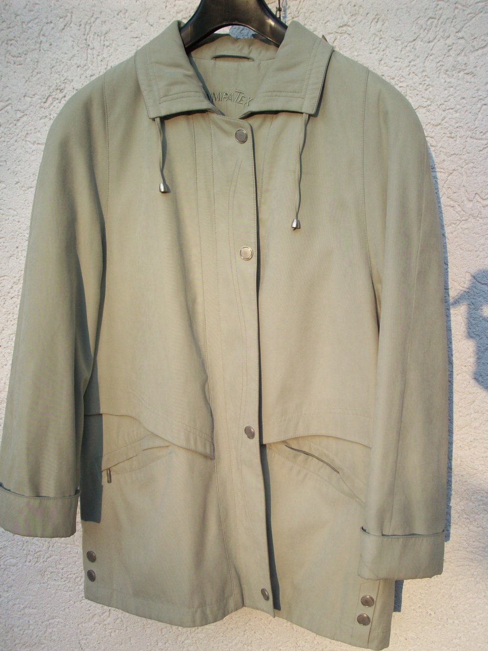 Neuwertige Jacke lindgrün Gr 44/22 kurz Goldener Schnitt