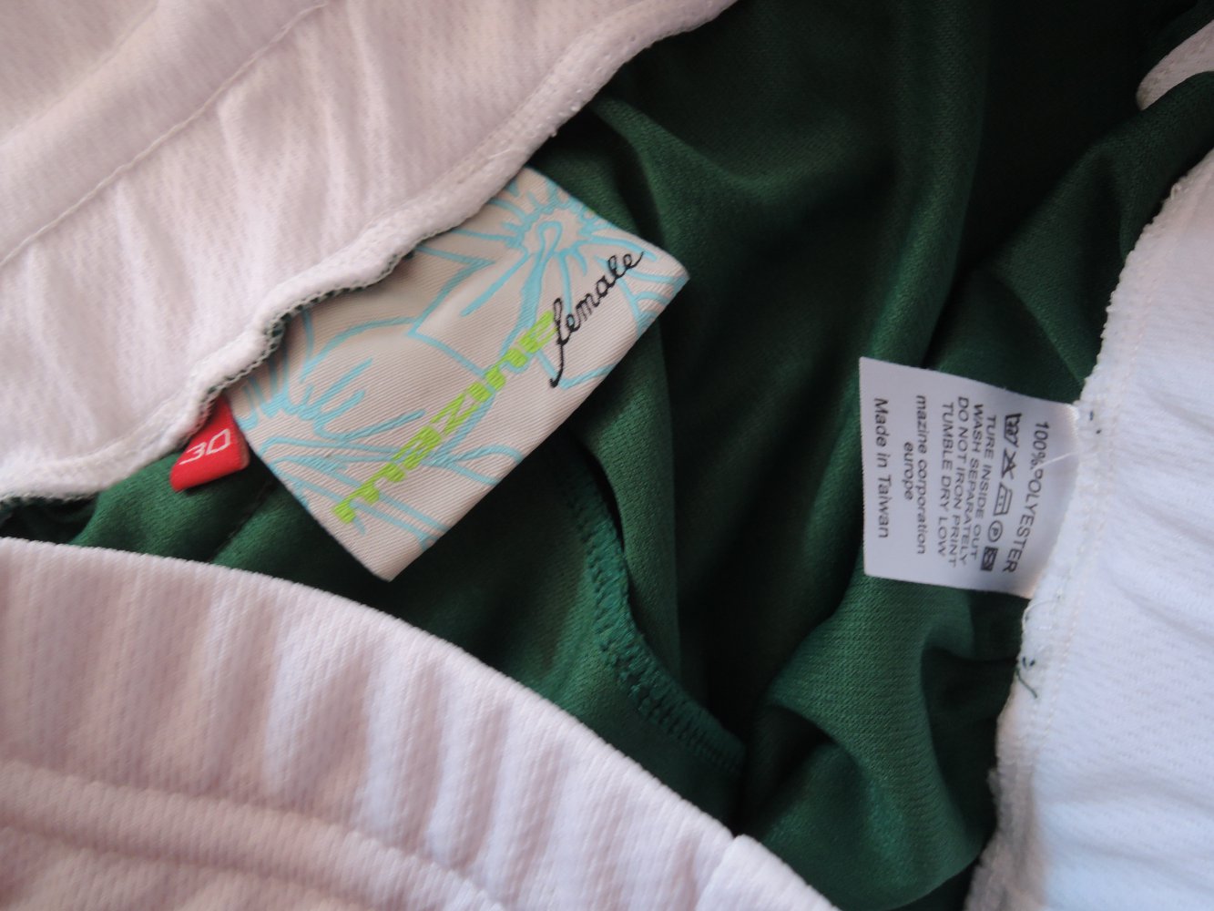 Mazine Shorts Hot Pants, grün-weiß, neu, retro