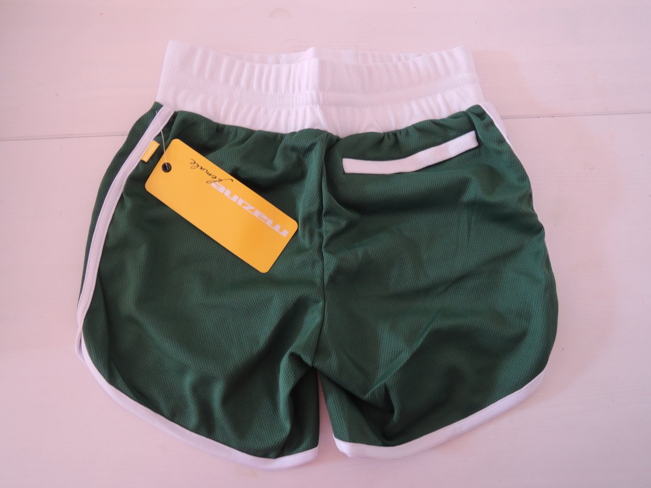 Mazine Shorts Hot Pants, grün-weiß, neu, retro