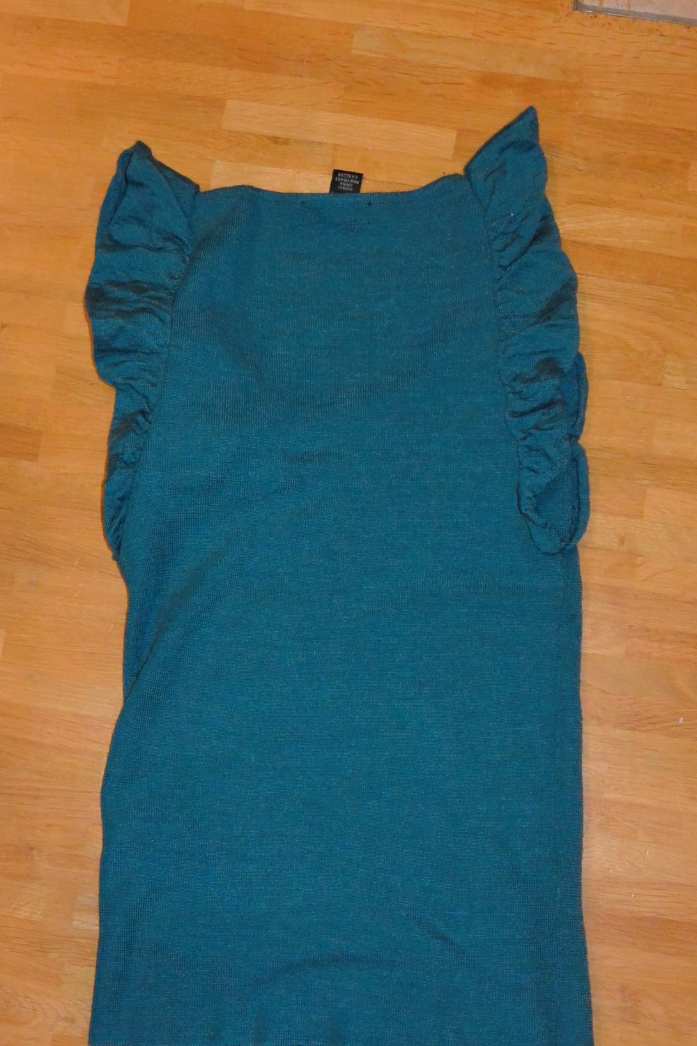 Petrolfarbenes Feinstricktop mit Rosen Herbst Winter Weihnachten Mango Basics