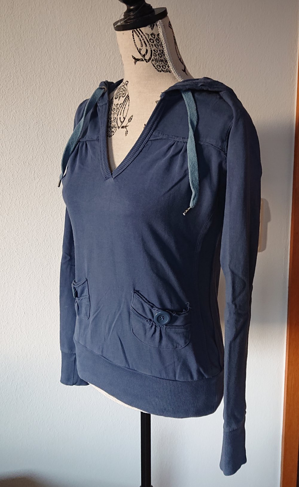 blauer Hoodie / Kapuzen Pullover mit V-Ausschnitt