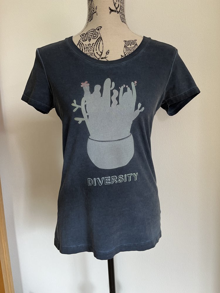 Ladies Vintage Stretch Tshirt Diversity Print