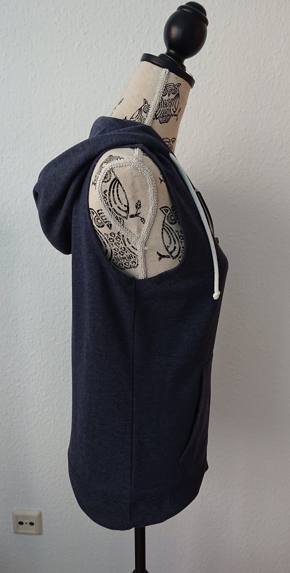 blau-graue Sweat Weste mit Kapuze