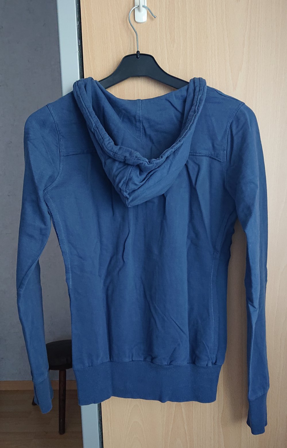blauer Hoodie / Kapuzen Pullover mit V-Ausschnitt