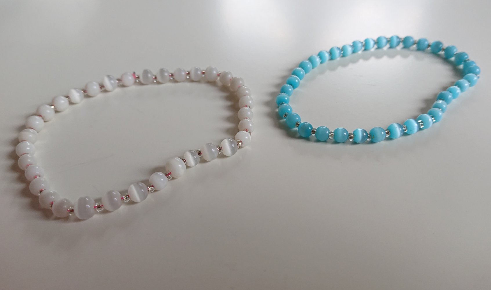 2 Glas Perlen Armbänder