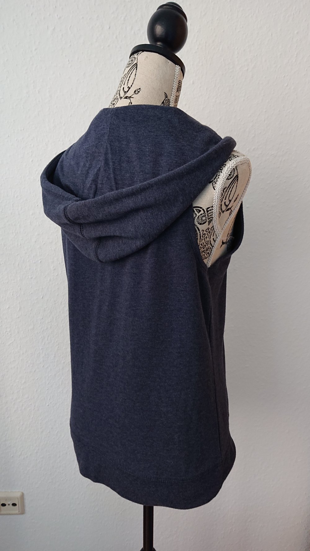 blau-graue Sweat Weste mit Kapuze