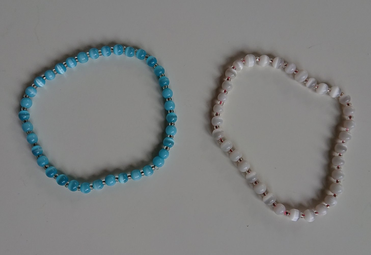 2 Glas Perlen Armbänder