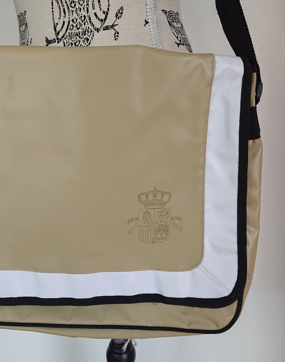 schicke, große Umhängetasche Messenger Bag