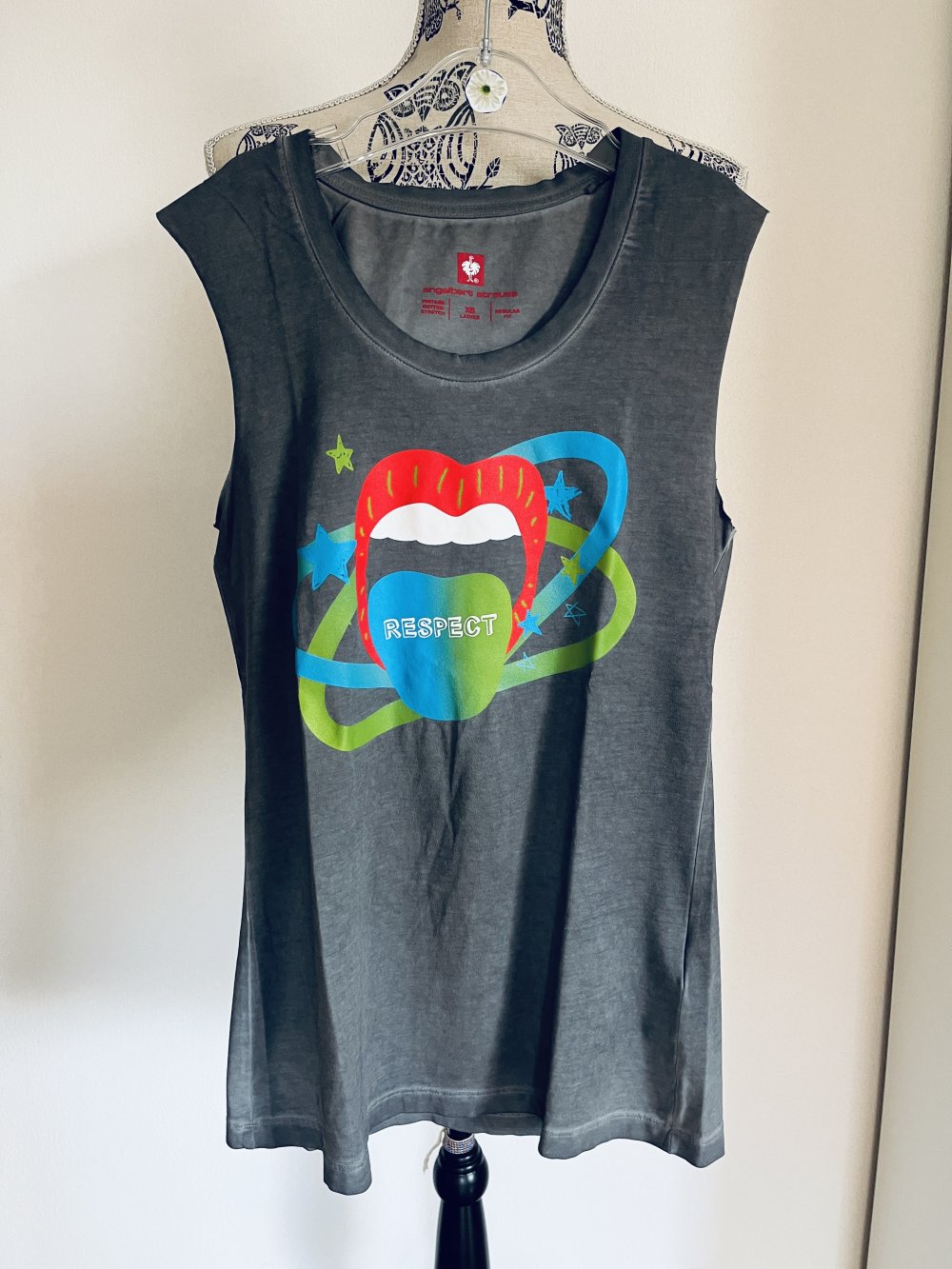 Graues Shirt mit abgeschnittenen Ärmeln / Tank Top