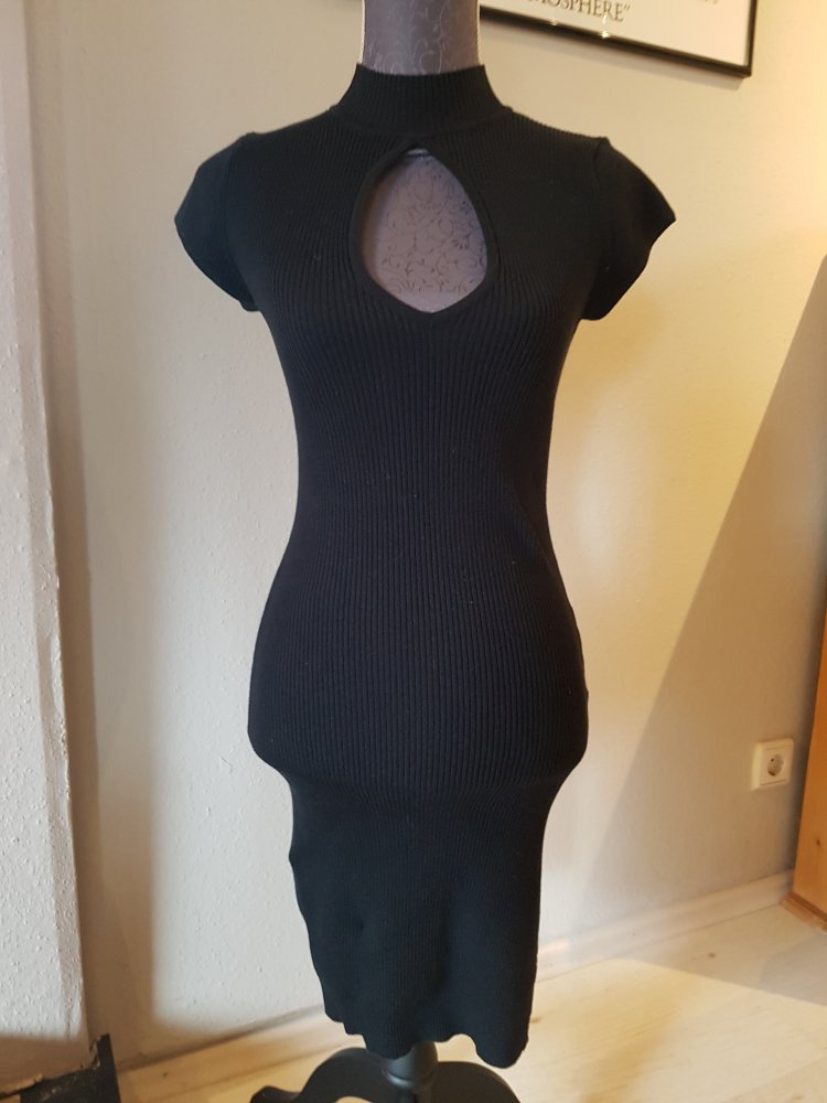 Schwarzes Strickkleid, schick & sexy