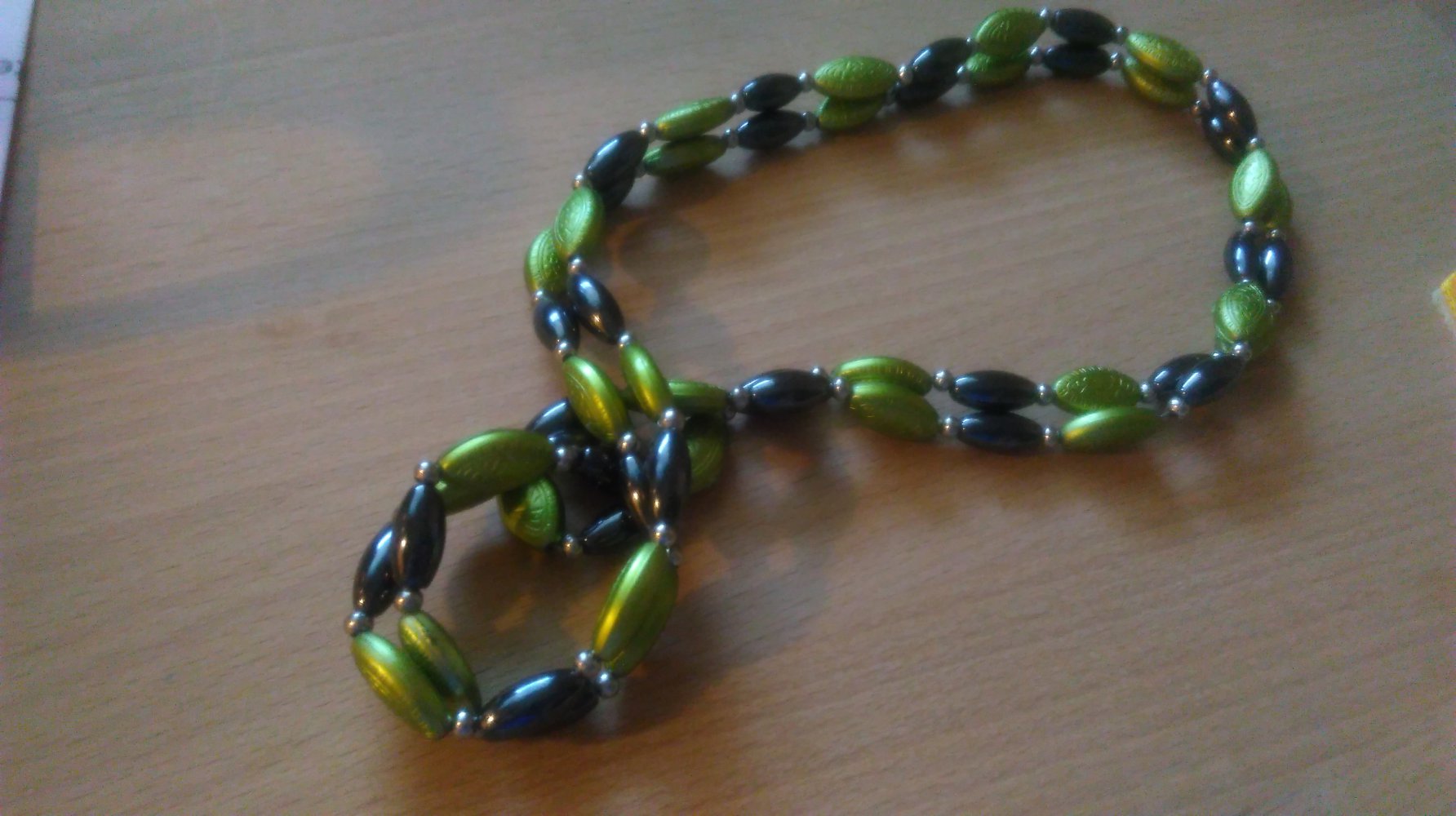 Grün graue Magnetkette