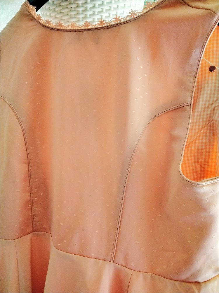 Dirndl neu Apricofarbed Gr. 52