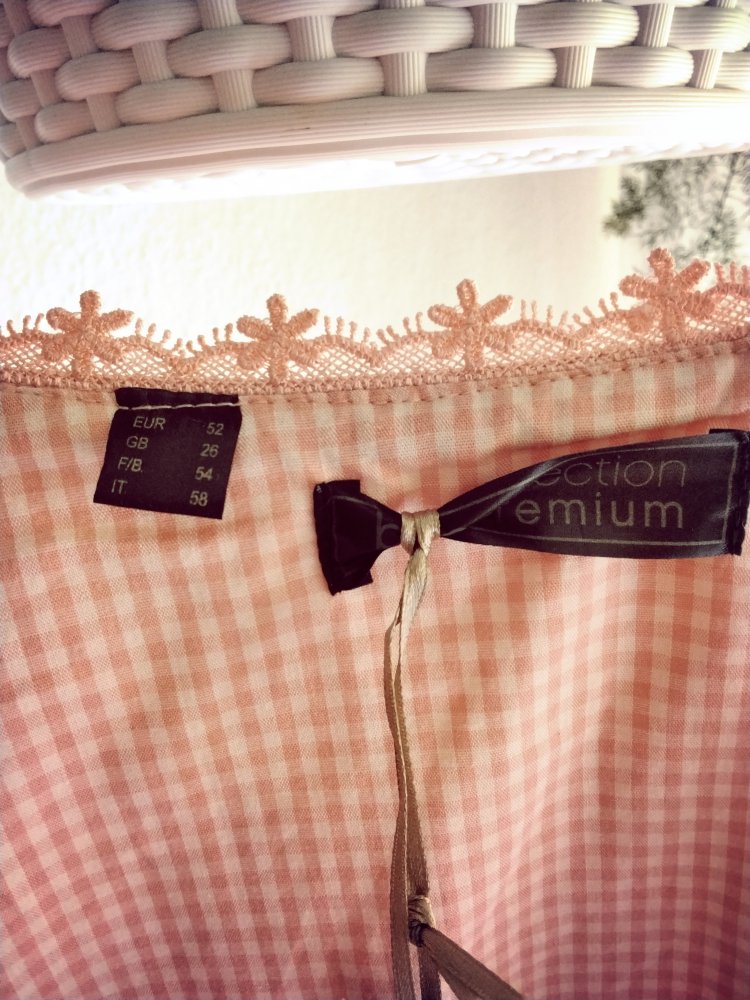 Dirndl neu Apricofarbed Gr. 52