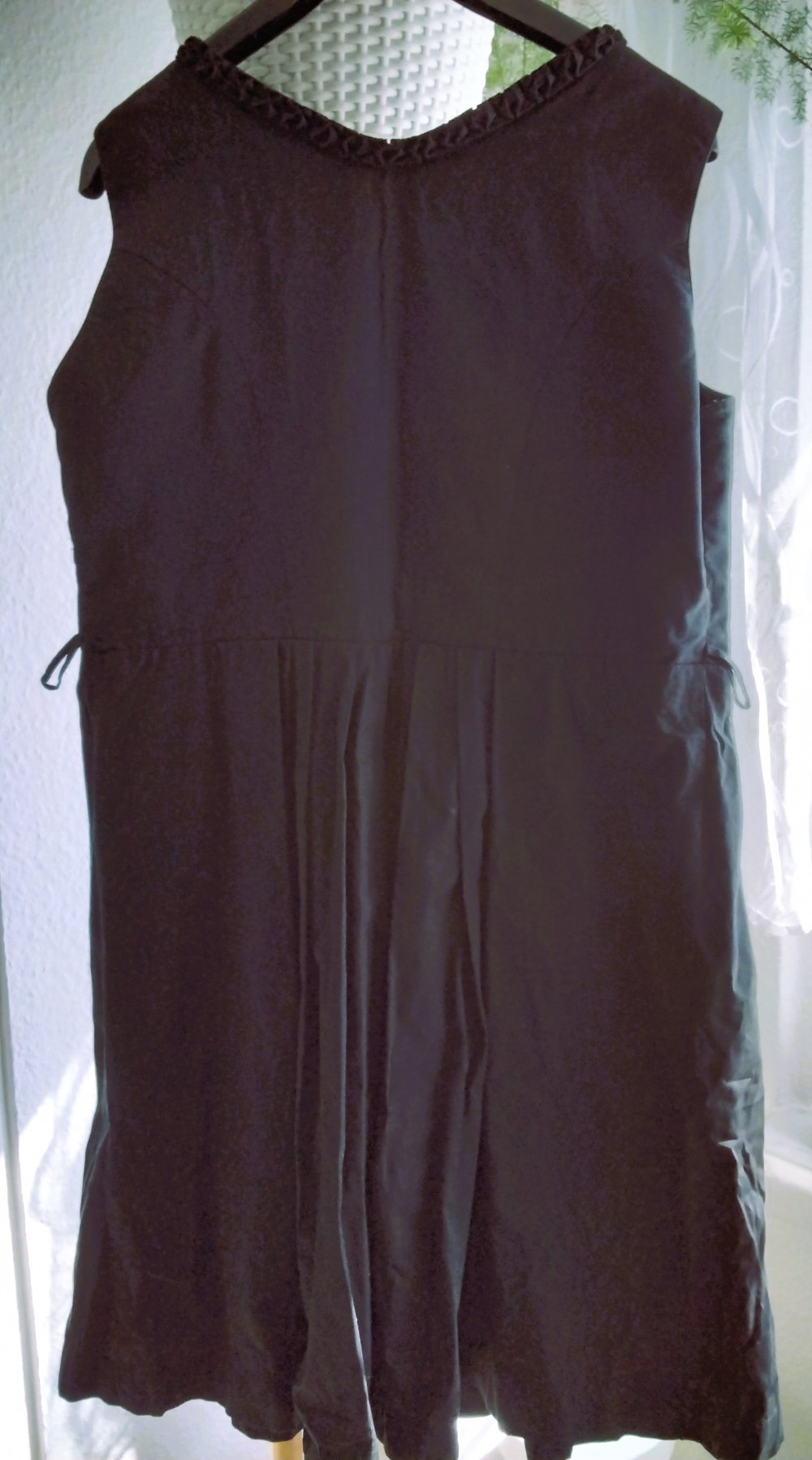 Dirdl neu schwarz von Almsach