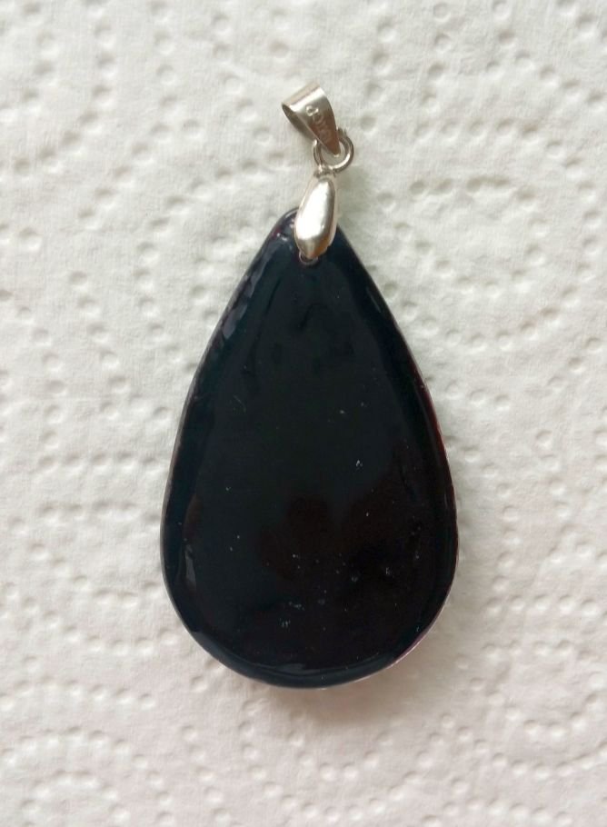 Schwarzer Glasanhänger