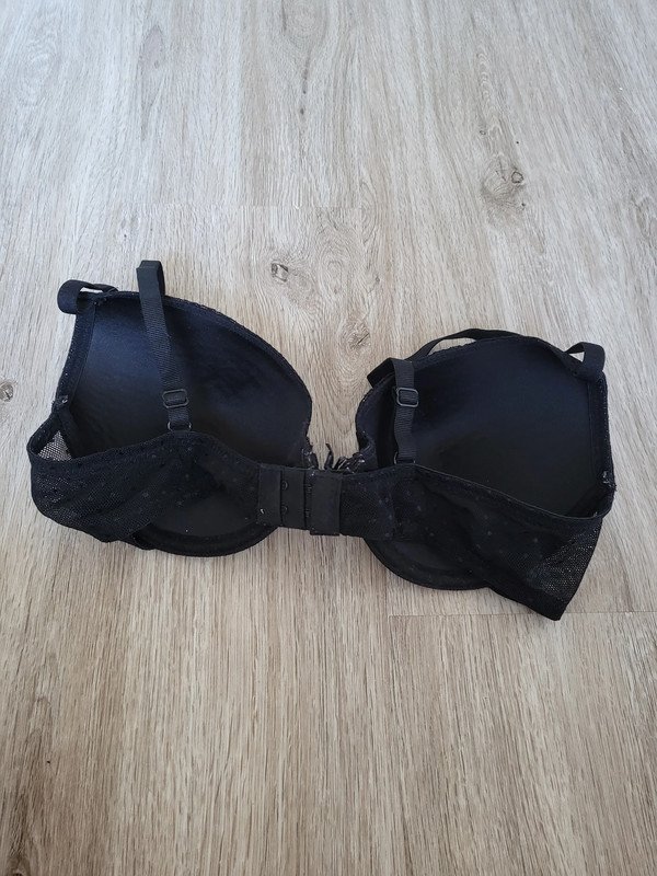 Schwarzer BH mit leichter Spitze Gr. 80C
