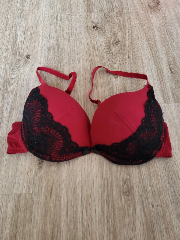 Roter Push-Up BH mit Spitze Gr. 75C