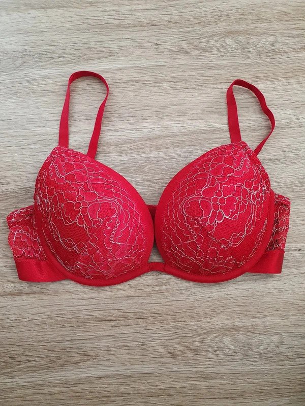 Neuer BH von H&M in rot Gr. 80C