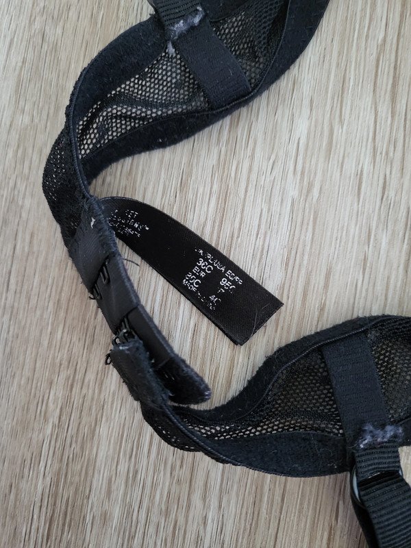 Schwarzer BH mit leichter Spitze Gr. 80C