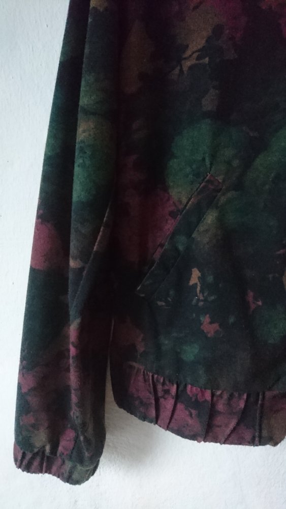 Geblümte Jacke mit Zipper und seitlichen Taschen