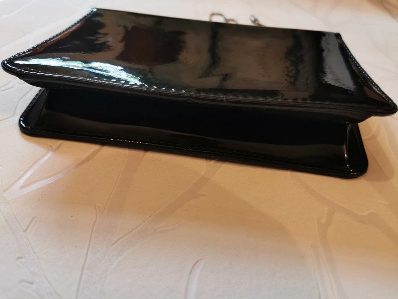 Schwarze Lackleder Handtasche