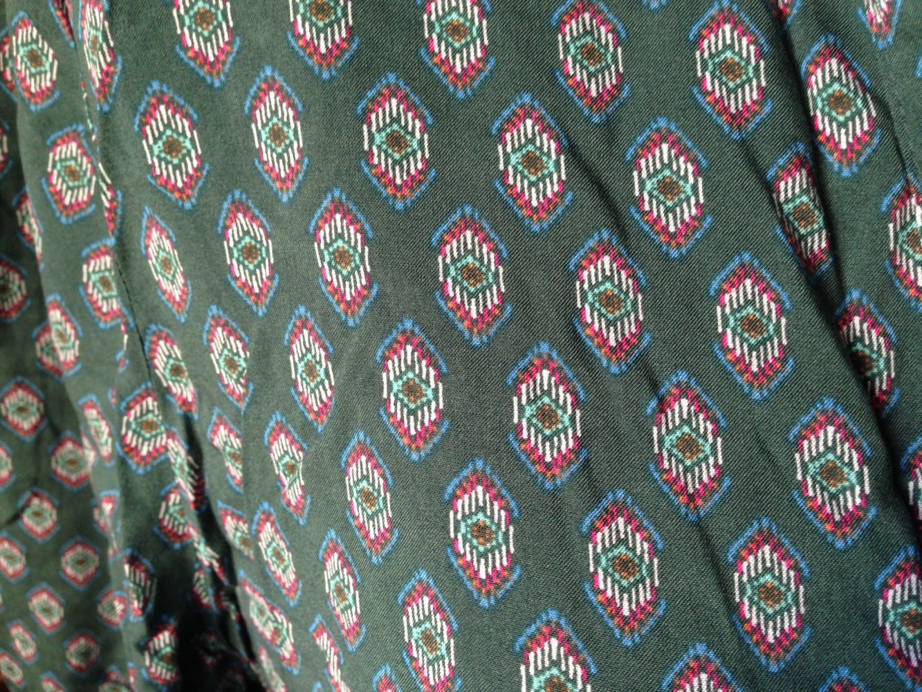 Grün gemusterte Bluse