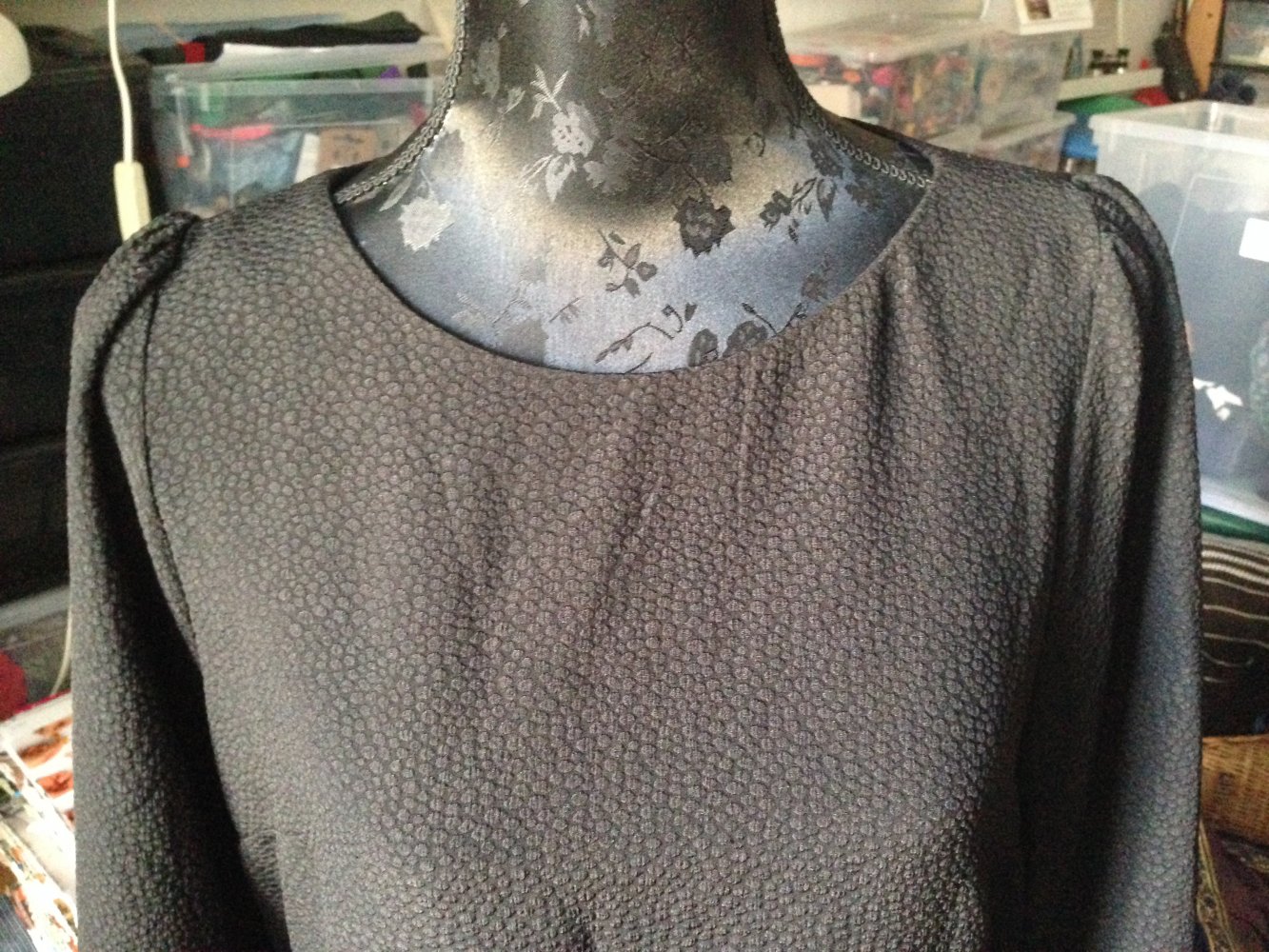 Struktur Kleid mit Blüten 