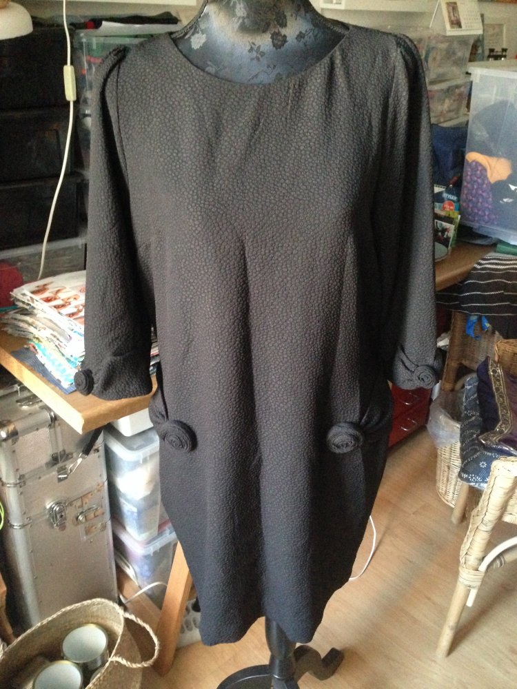 Struktur Kleid mit Blüten 