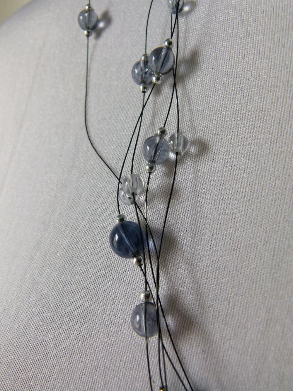 Boho Halskette, mehrsträngig, blaugraue weiße silberene Perlen, Modeschmuck, Mori Edel Hippie Festival Goa