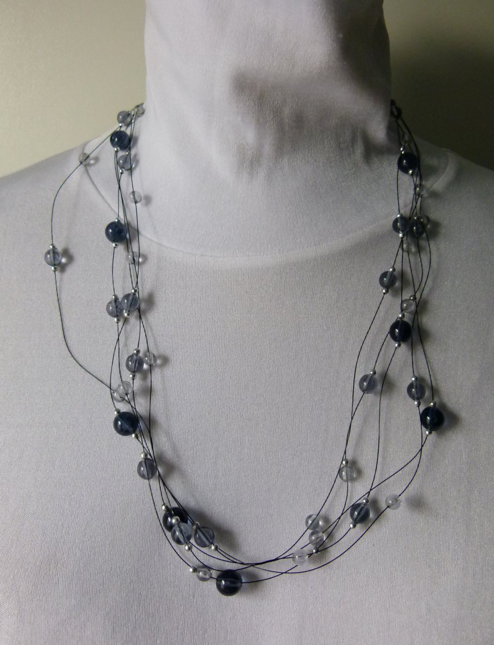 Boho Halskette, mehrsträngig, blaugraue weiße silberene Perlen, Modeschmuck, Mori Edel Hippie Festival Goa