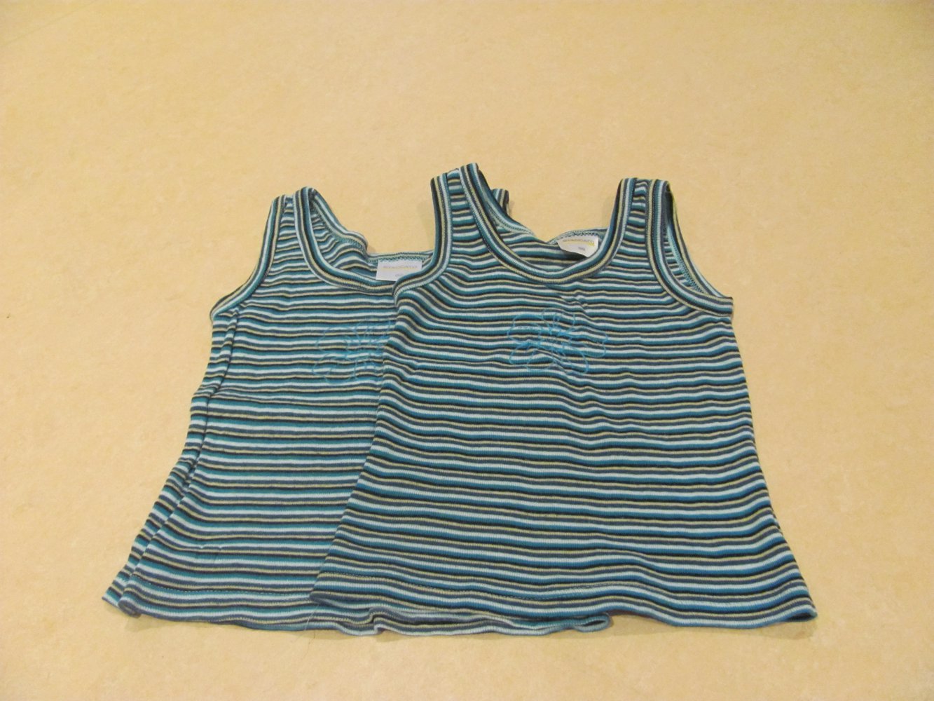 2 Unterhemden Staccato Größe 92