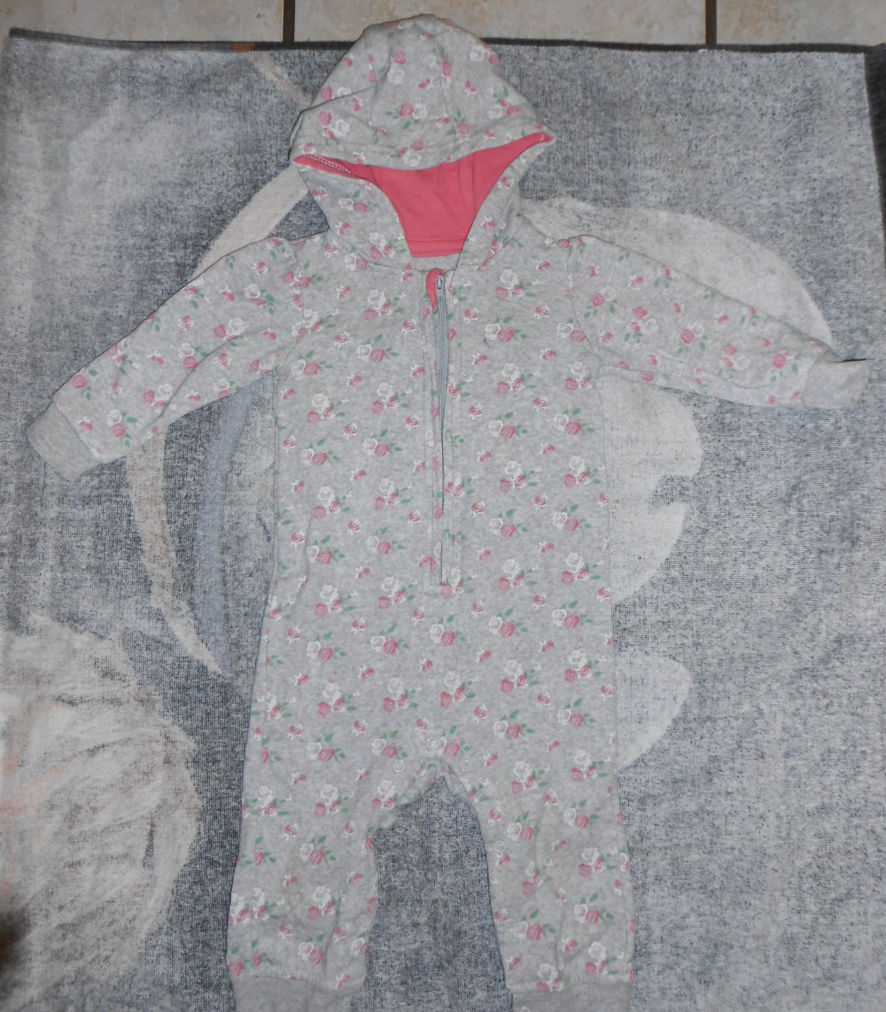 Overall ohne Füße Herbst 68 grau mit Blumen