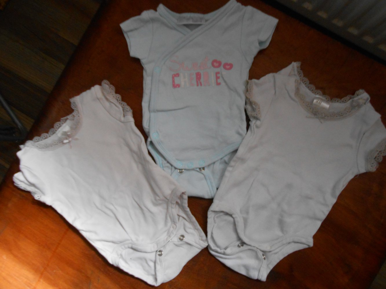 3 Bodys 50 H&M und ergee weiß türkis