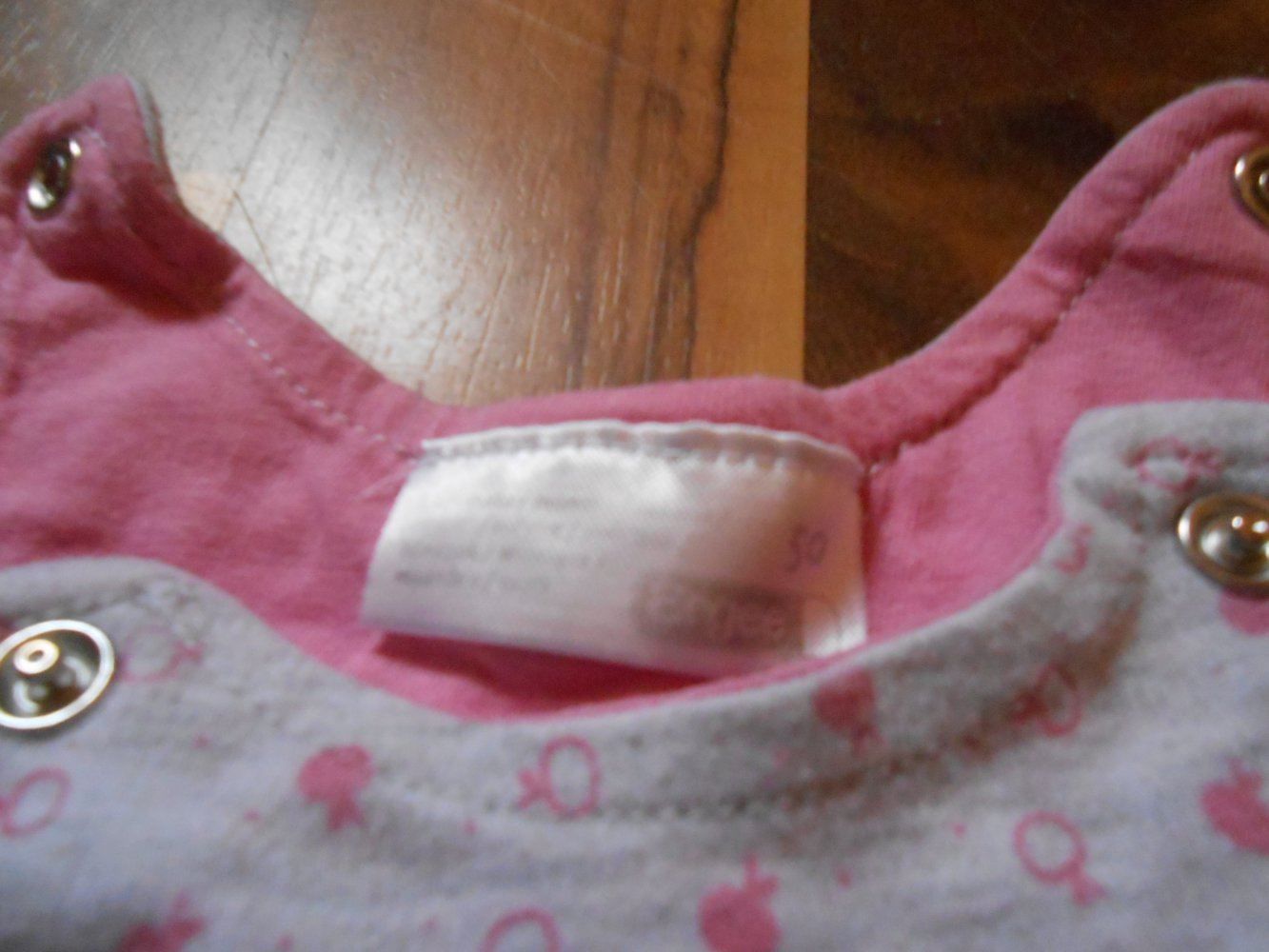 Strampler grau pink 50 ergee