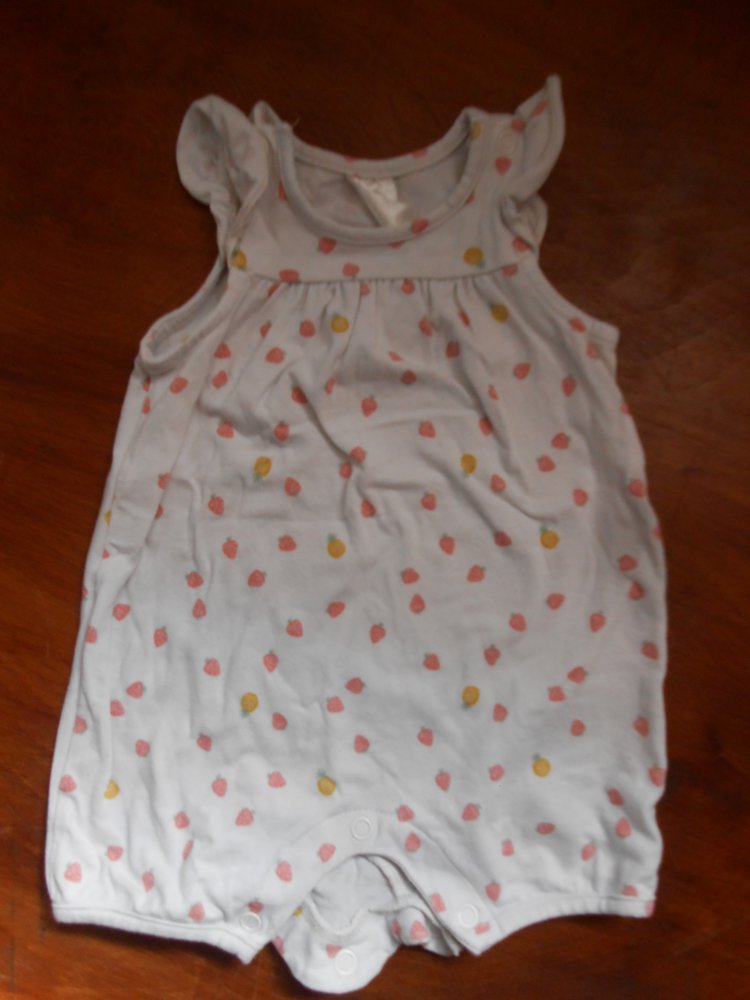 Spieler 50 H&M weiß mit Erdbeeren kurz