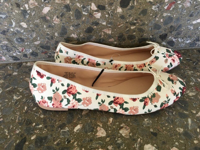 Blümchen Ballerinas aus Stoff von H&M