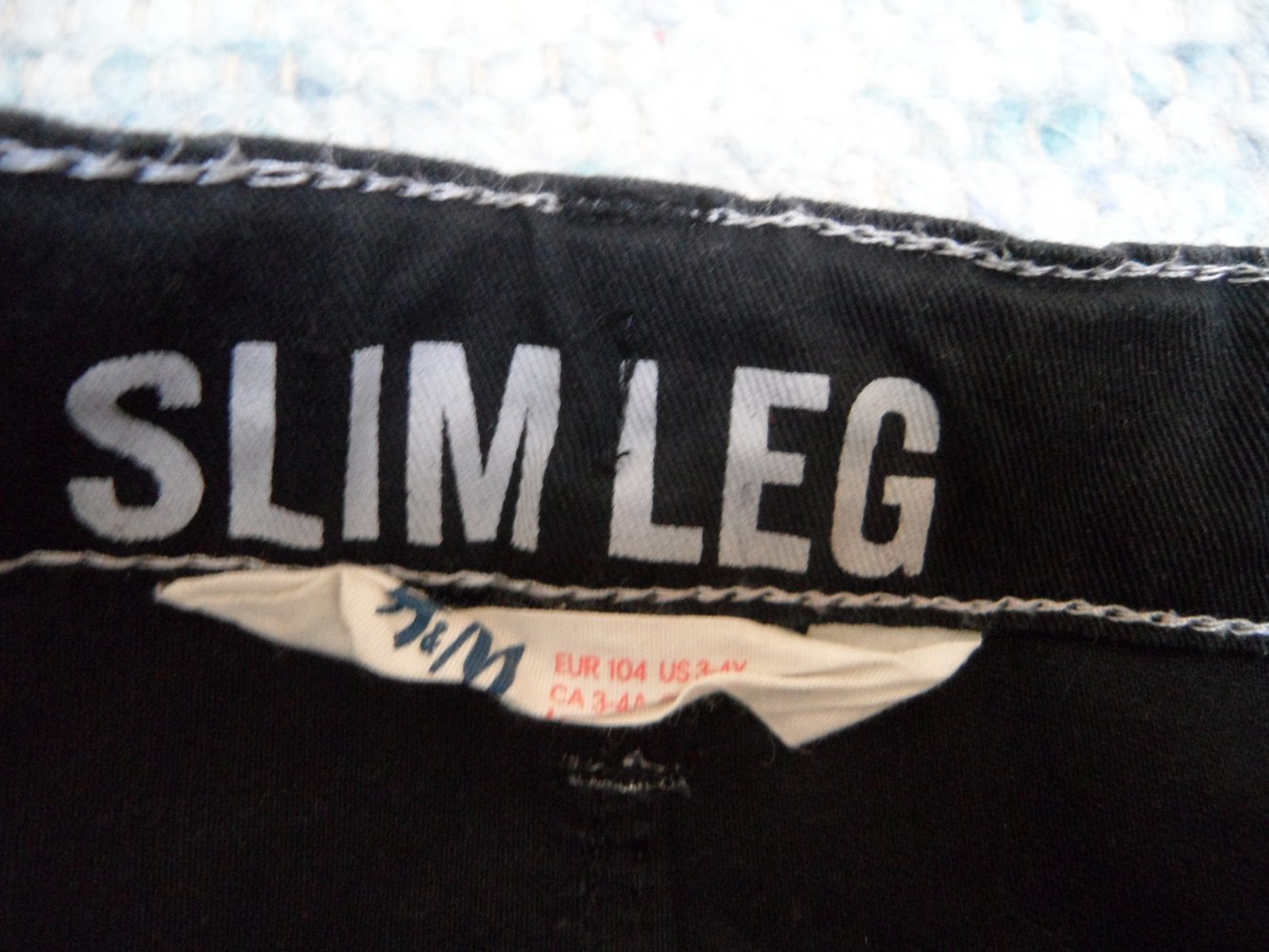H&M schwarze Chino slim leg 104
