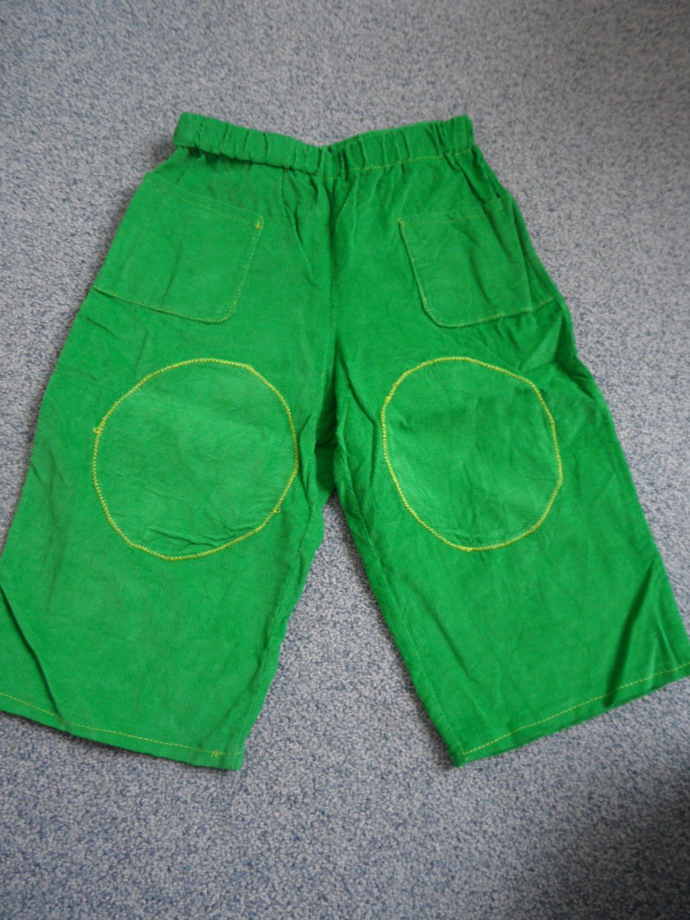 DIY knallgrüne Hose Pumuckl Fasching