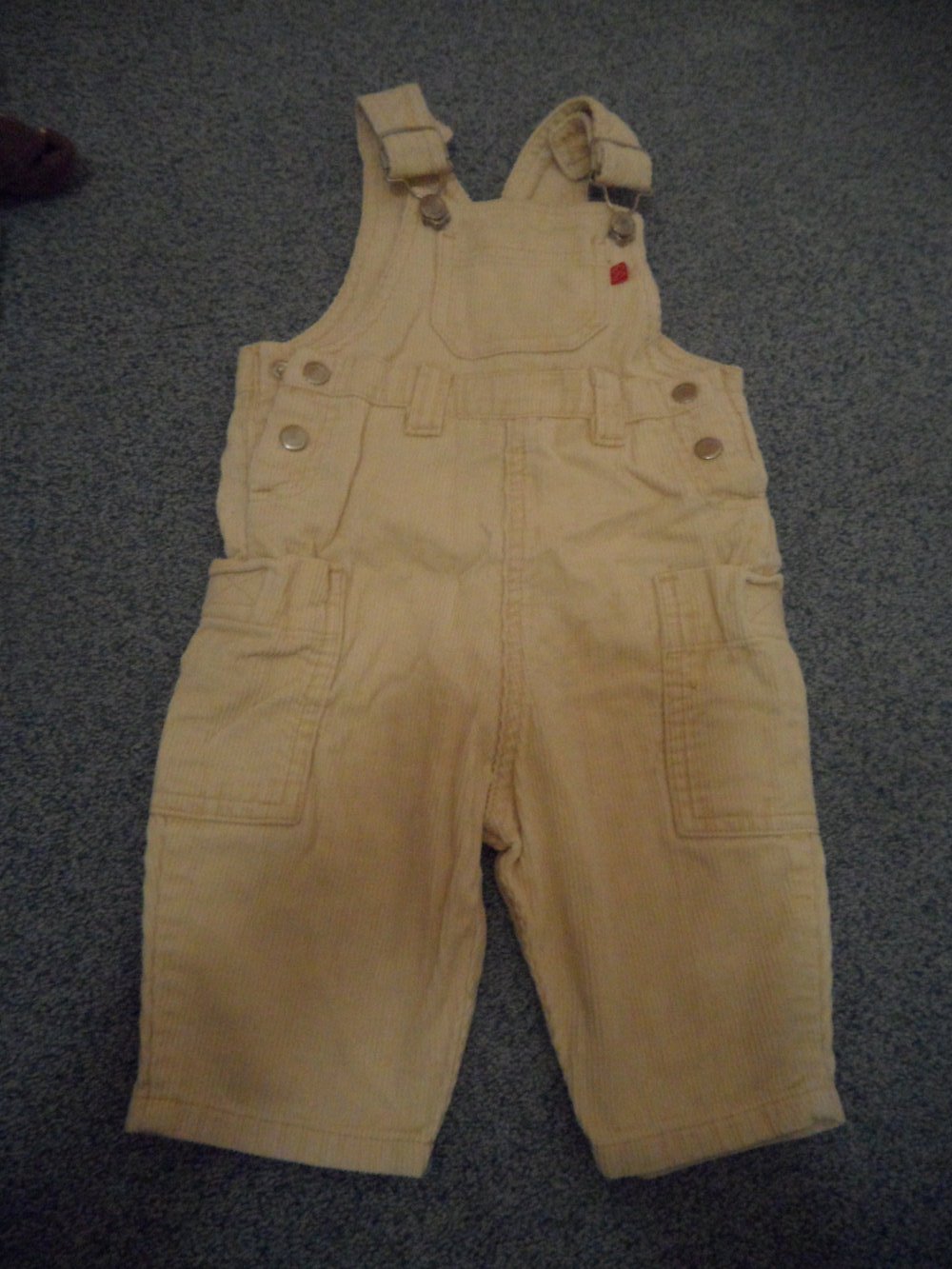 süße Cord-Latzhose Gr. 68 von P&C