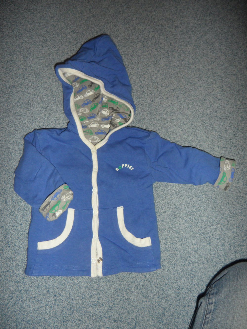 Wendejacke Sweatjacke mit Autos von Noppies etwa 56/62