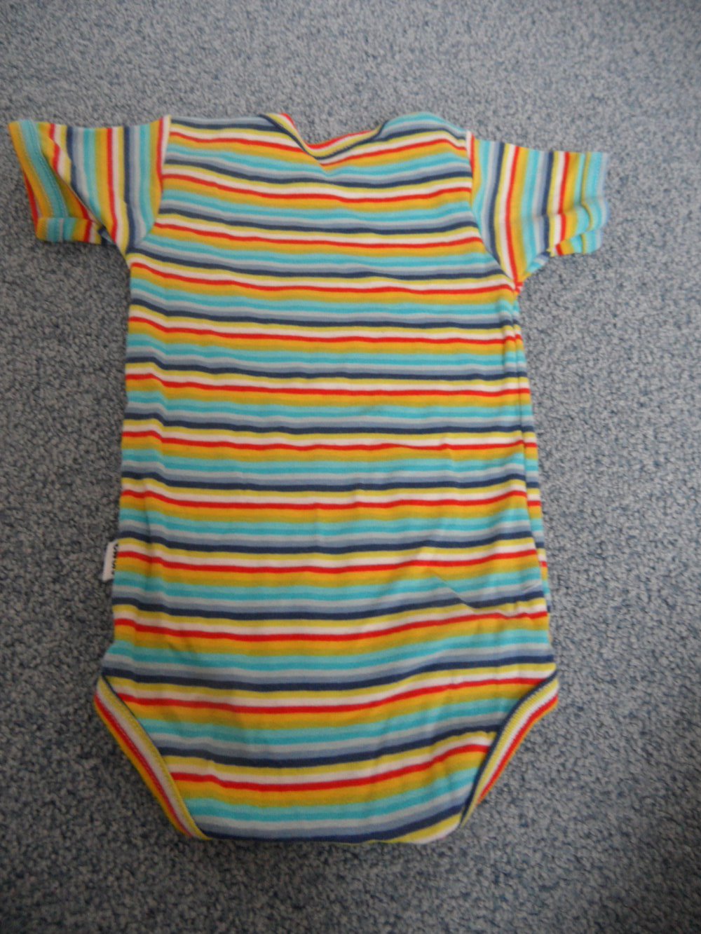Ewers wunderschöner Body in knallbunt gestreift