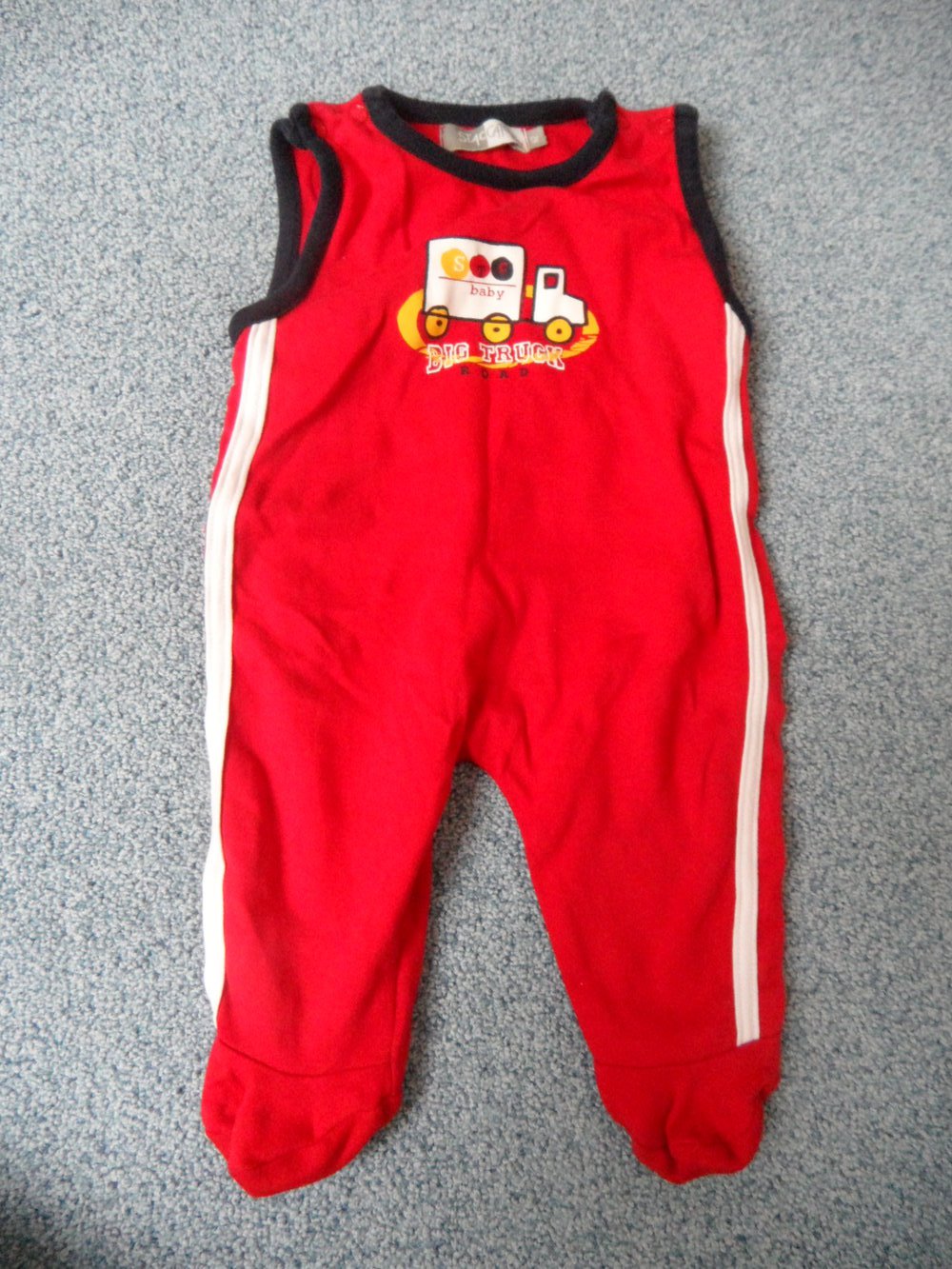 Staccato süßer Strampler Latzhose Lastwagen