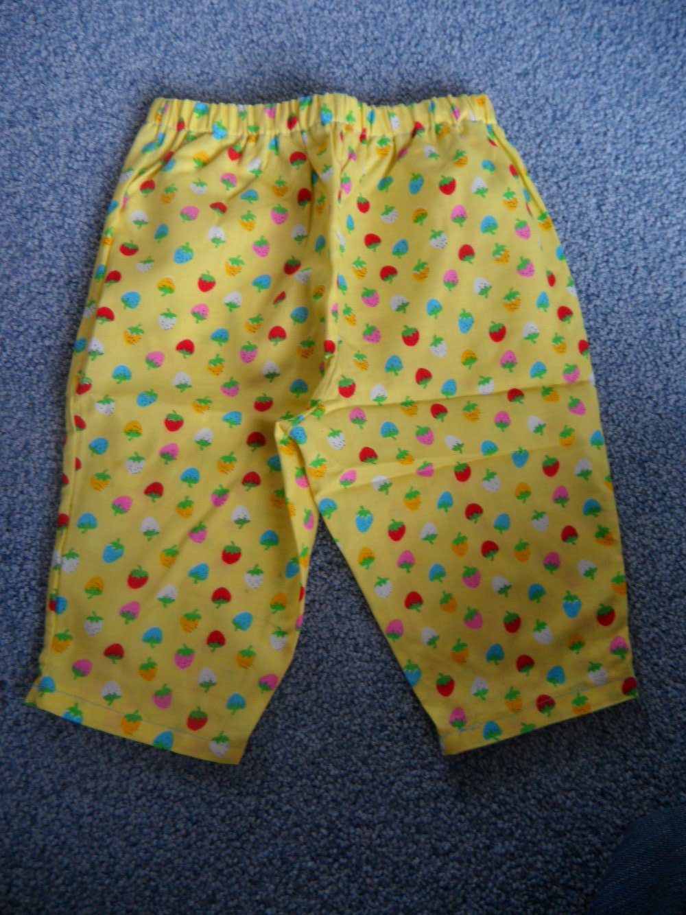 DIY Erdbeer- Hose dünn Sommerhose Gr. 68