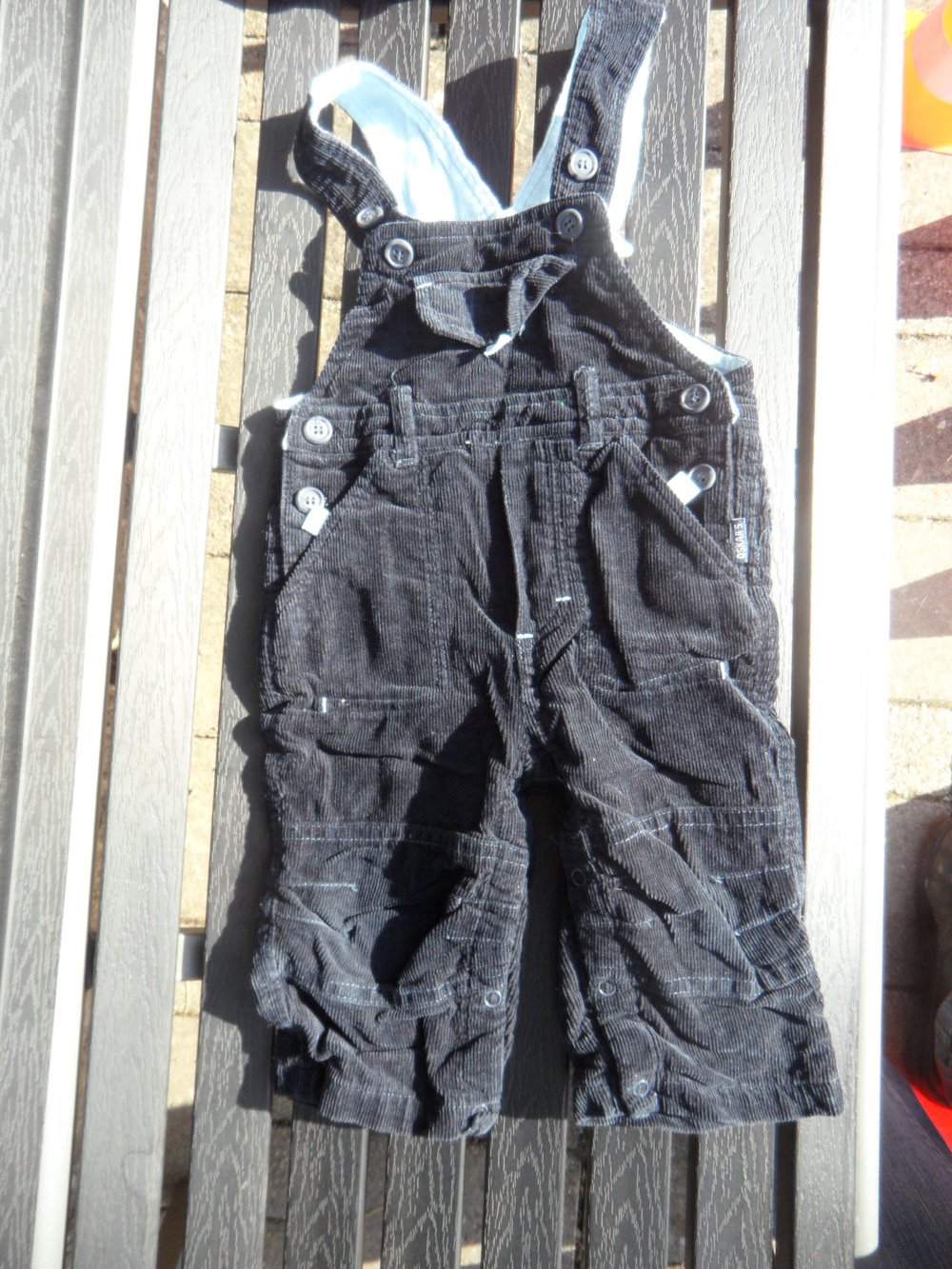 zuckersüße Latzhose Oskars Mini Cord gefüttert