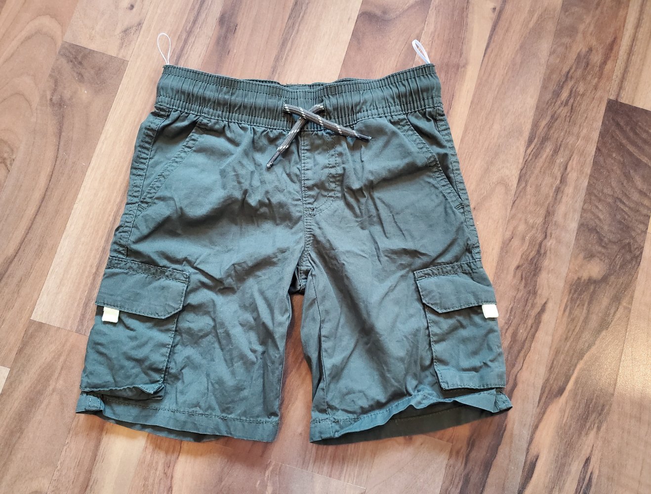 kurze Hose Shorts Gr. 104 grün C&A